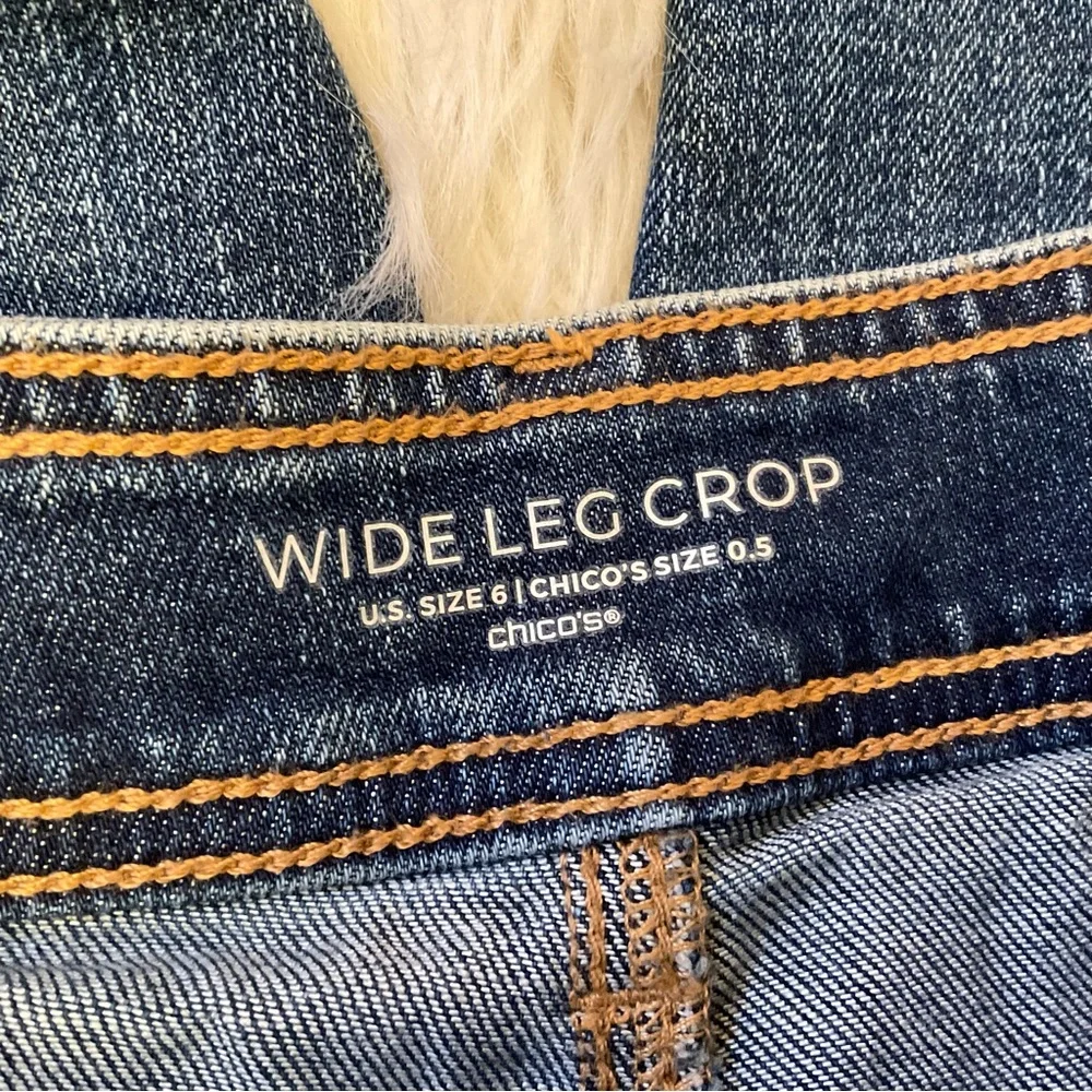 Chico’s Denim Pintuck Crop with High Cuff Jeans - NWT - Size 6 - Picture 7 of 13